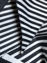 Chemise à rayures noires