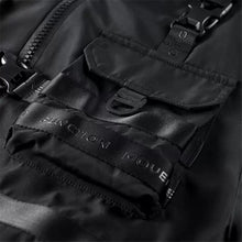 Détail des poches tactiques de la Militaire 1 – Vanida Dang