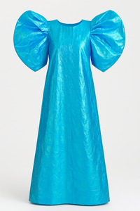 Robe en matière plastique recyclée avec manches bouffantes, bleue irisée